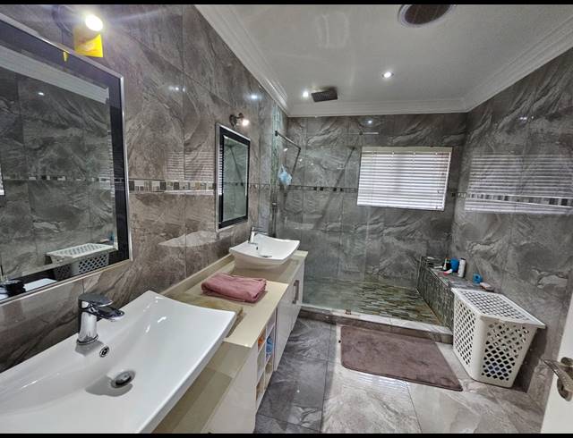 6 BEDROOM GATED ESTATE TO LET IN PANORAMA PARK